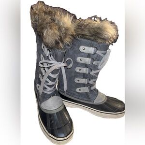 Women Snow Boots Size 8  1/2. # 21157/ Nora  Faux Suede Upper, Outside Rubber